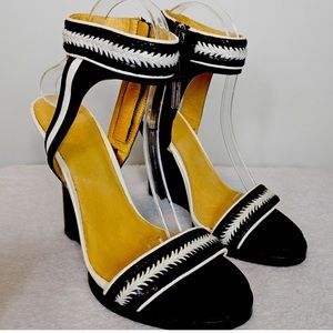 L.A.M.B by Gwen Stephani stacked wedge zippered black and white sandals